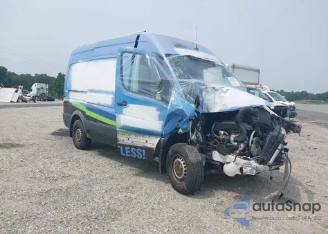 2016 Mercedes-Benz Sprinter 2500 z USA, uszkodzony, nr VIN WD3PE7DD0GP257841